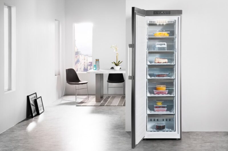 Whirlpool UW8F2YXBIF2 Congélateur sur pied cm. 60h. 187 - lieutenant 263 - acier inoxydable