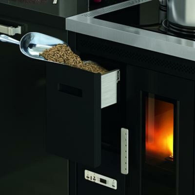 Eva Calòr NINA Cuisinière à granulés ventilée avec plaque de cuisson en métal - version encastrable - 7,2 kw - 160 m³ chauffable - noir